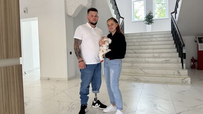 Фото: Захисник, який зазнав важкого поранення на війні, вперше став батьком: син народився у лікарні святої Анни у Львові