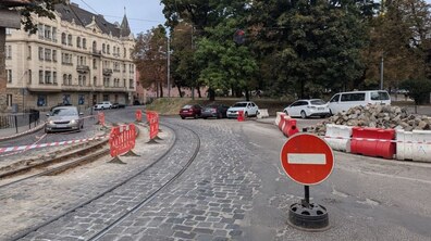Фото: Ремонтні роботи на вул. Винниченка: з 10:00 год. трамваї №№ 1, 2, 7 і 9 курсують зі змінами