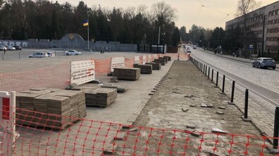 Фото: У Львові поруч із полем почесних поховань новітніх героїв на Личаківському цвинтарі облаштовують нову транспортну зупинку
