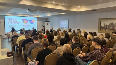 Учасники події слухають спікерів
