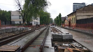 Фото: На вул. Замарстинівській розпочали монтаж рейок трамвайних колій