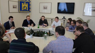 Фото: Міський голова провів робочу зустріч з представниками львівських таксі