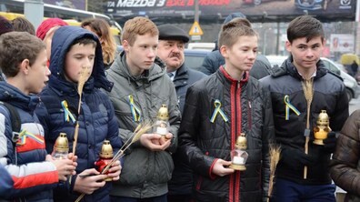 Фото: Школярі Львова вшанують пам’ять жертв Голодоморів