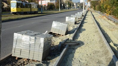 Фото: На вул. Княгині Ольги розпочали роботи з будівництва велосипедної доріжки та хідників