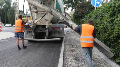 Фото: Через три тижні завершать ремонтні роботи з реконструкції пл. Кропивницького: поруч збудують новий дитячий майданчик