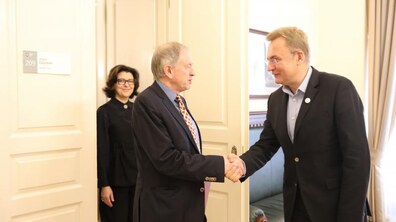 Фото: Глен Грант, колишній полковник британської армії, під час зустрічі з мером Львова розповів своє бачення реформування системи ЗСУ