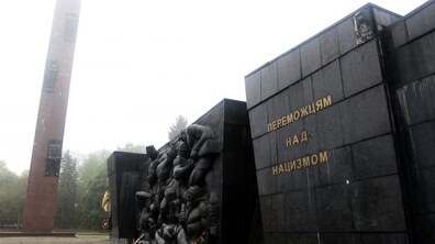 Фото: Науковці, посадовці та депутати у робочій групі мають вирішити питання експонування пам’ятника Монумент Слави на вул. Стрийській