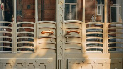 Фото: У Львові у будинку неподалік Цитаделі відновили сецесійну металеву браму