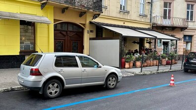 Фото: У Львові відновили роботу парковки на вул. Дудаєва