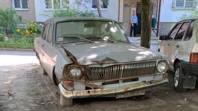 Фото: Ще 29 занедбаних автівок у Львові перемістять на арештмайданчик