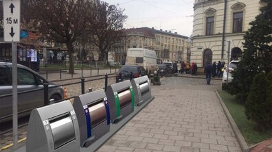 Фото: Облаштування підземного майданчику для збору ТПВ на пл. Соборній триває: сьогодні вночі встановлять металеві контейнери