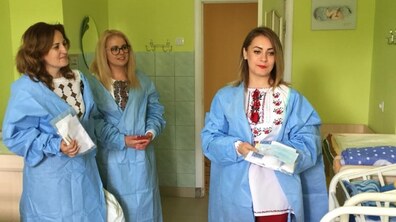 Фото: Сьогодні в пологовому будинку № 1 м. Львова діткам дарували вишиванки
