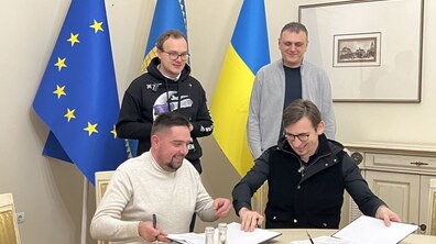Фото: У мерії підписали інвестиційний договір про створення Дослідного центру для студентів інженерних спеціальностей