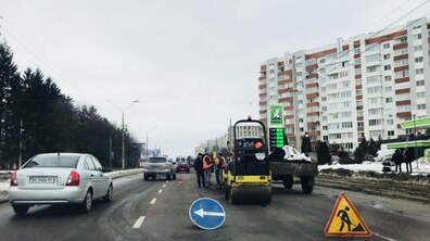 Фото: ШРП Львова працюють над ліквідацією аварійної ямковості на дорогах