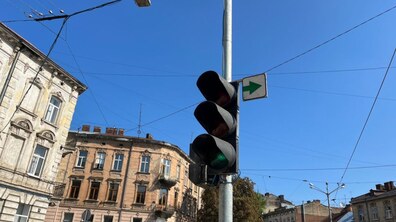 Фото: На перехресті вул. Сахарова – Вітовського – Коперника відновлено роботу світлофорного об’єкта