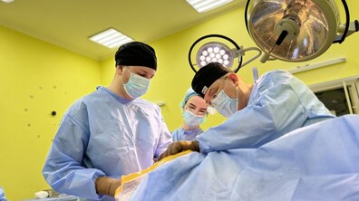 Фото: У львівській лікарні 38-річній жінці повністю відновили розірваний меніск колінного суглоба
