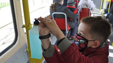 Фото: «Львів завтра» втілюють вже сьогодні: у всьому електротранспорті встановлені дезінфектори для рук