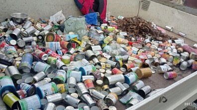 Фото: За два тижні Львівспецкомунтранс зібрав десять мішків бляшанок для окопних свічок