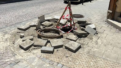 Фото: Укртелеком має відновити благоустрій на вул. Пекарській, обстежити всі свої колодязі та моніторити стан тих, де вчора пролунали вибухи