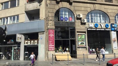 Фото: Аптеку на пл. Міцкевича буде збережено: сьогодні знято огорожу та відкрито вхід до приміщення