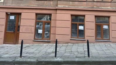 Фото: У Львові суд зобов’язав приватну компанію відновити дерев’яні вікна у пам’ятці архітектури
