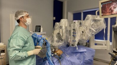 Фото: Львівські хірурги з роботом Da Vinci видалили пухлину через кілька проколів