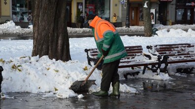 Фото: «До прибирання міста було залучено 1862 двірники», - Ірина Маруняк