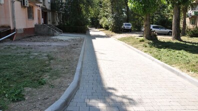 Фото: У Львові ремонтують внутрішньоквартальну дорогу, яку не відновлювали десятки років