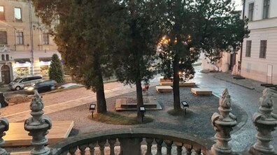 Фото: Біля Органного залу облаштували новий громадський простір