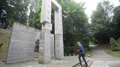 Фото: Мер Львова вшанував пам’ять професорів, розстріляних у липні 1941 року