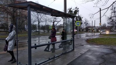 Фото: Вночі вандали розбили 4 нові зупинки у Залізничному районі, районна адміністрація звернулась у поліцію