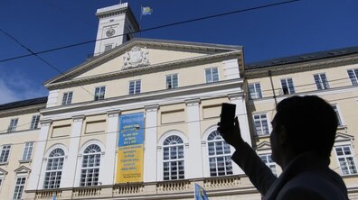 Фото: У Львові урочисто відзначили 28-му річницю підняття синьо-жовтого стягу над Ратушею