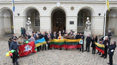 Фото: У Львові відбулась громадська акція «Вітаю Литву!»