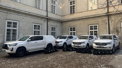 Фото: Дрони, РЕБ та авто закупили і передали військовим від громади Львова