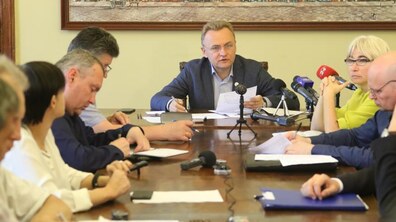 Фото: «Сміття вивозять наші перевізники, ЛКП це все прибирають, просто відкриють полігони, куди можна буде вивозити відходи», - А. Садовий 