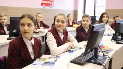 Учні в класі підчас уроку