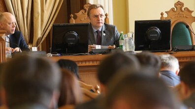 Фото: «Це неповага до найбільшого україномовного міста світу», - А. Садовий про ситуацію під стінами мерії