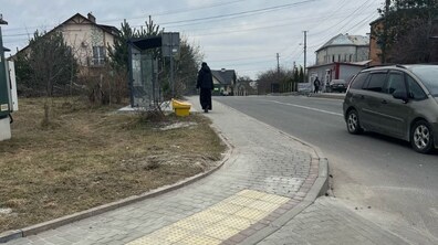 Фото: У Львівській громаді облаштували ще одну безбар’єрну зупинку громадського транспорту