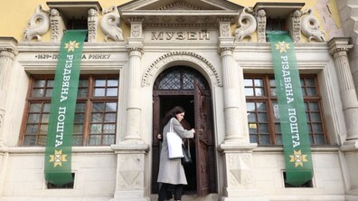 Фото: У Львові, на площі Ринок, відкрилась різдвяна пошта (фото/відео)