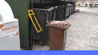 Фото: Львівспецкомунтранс встановив ручний прес для стискання пляшок на деяких контейнерних майданчиках