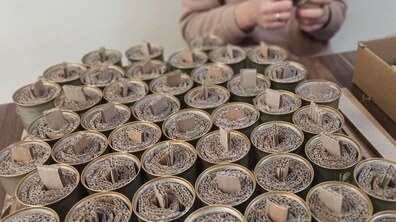Окопні свічки, які виготовляють в Центрі соціальної підтримки у Львові
