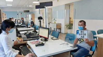 Фото: У Центрах надання адміністративних послуг Львова можна зареєструвати транспортний засіб