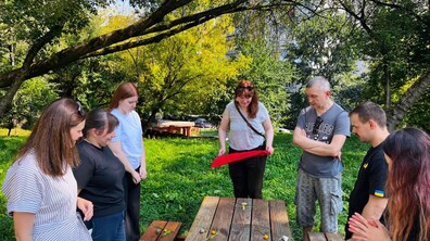 Фото: Канадська фахівчиня ділилась досвідом терапевтичного садівництва з реабілітологами центру UNBROKEN
