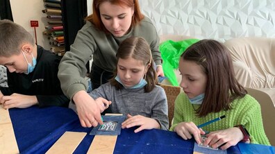 Фото: У Львові організовують безкоштовні майстер-класи з роботи з деревом для дітей, що постраждали від війни