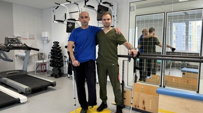 Фото: У центрі UNBROKEN допомагають подолати фантомний біль захисникові, який на полі бою втратив ногу