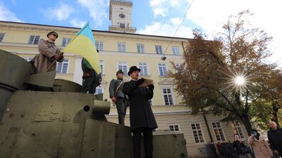 Фото: На площі Ринок зачитали відозву про проголошення ЗУНР до 102-ї річниці Листопадового чину