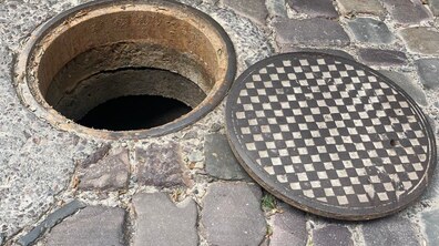 Фото: Львівводоканал з допомогою машини-робота із вмонтованою камерою перевірив стан колектора на вул. Голубовича