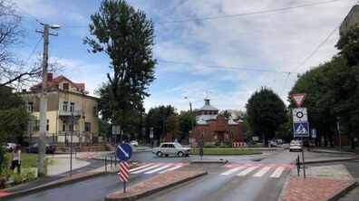 Фото: На перехресті вул. Тернопільська-Панаса Мирного-Угорська-Литвиненка облаштували кільцевий рух