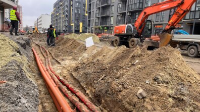 на вул. Залізнична працює ремонтна бригада і спецтехніка – прокладають нові комунікації