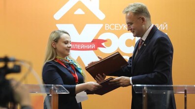 Фото: «Наша мета проста — щоб ми утеплили всі будинки, поремонтували всі мережі, щоб енергоносій був якісний і дешевший», — А. Садовий